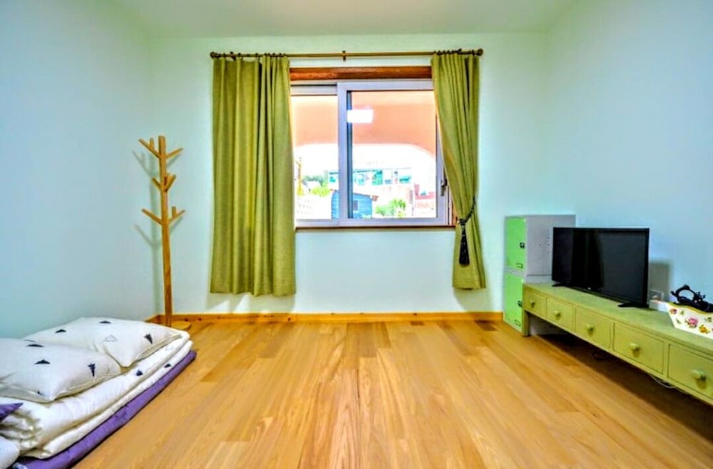 Private Unit, 2 Bedroom, 2 Bathroom, Sleeps 6 photo 1