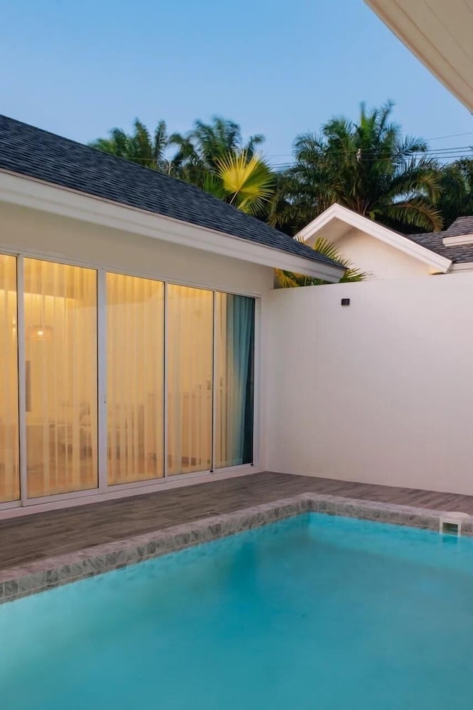 Grand Deluxe Pool Villa - Photo 8