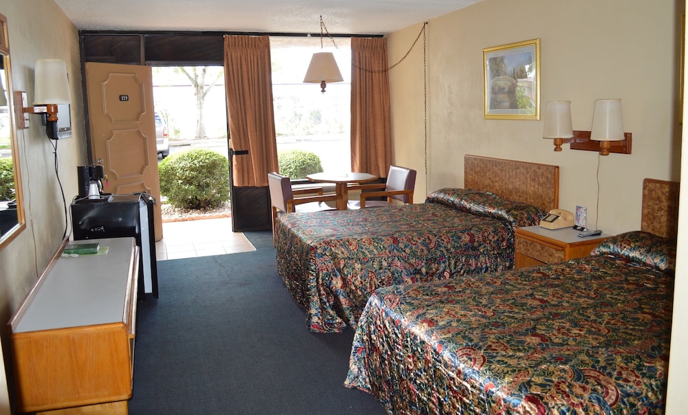 Standard Room, 2 Double Beds, Smoking photo 2