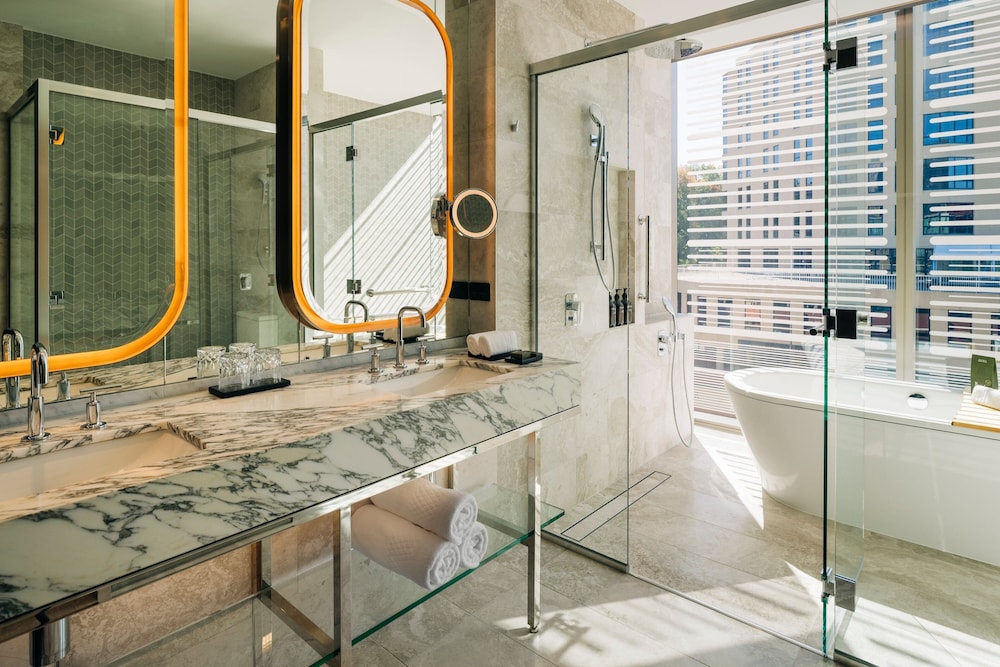 Pavilion Suite - Photo 11