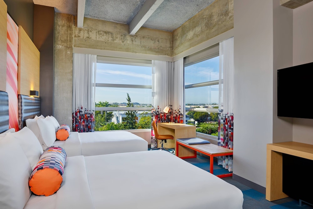 Room, 2 Queen Beds, Pool View photo 2