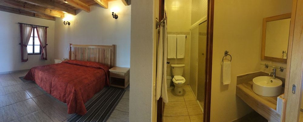 Standard Room, 1 King Bed photo 3