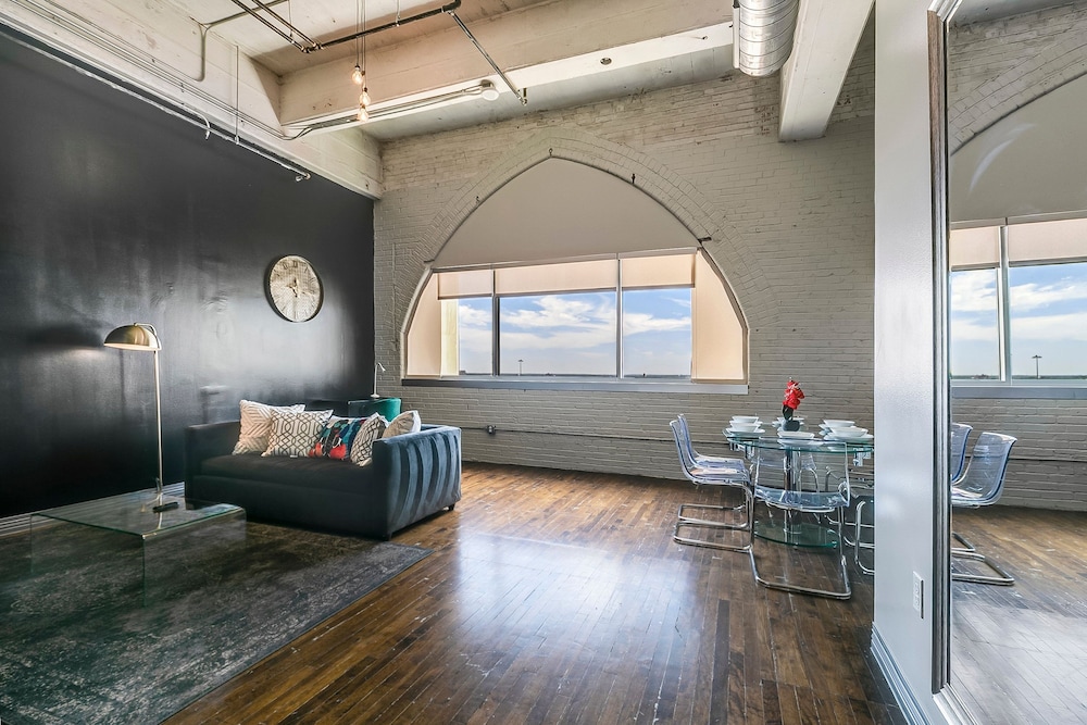 Signature Apartment, 2 Bedrooms, 2 Bathrooms, City View photo 2