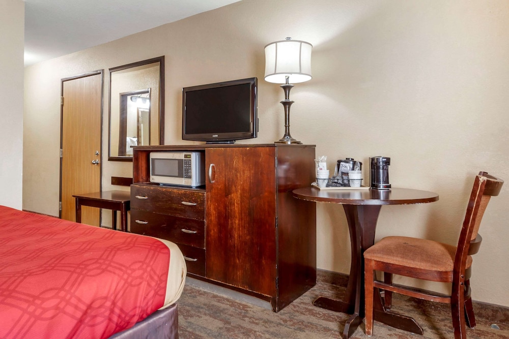 Suite, 1 King Bed, Non Smoking - Photo 6