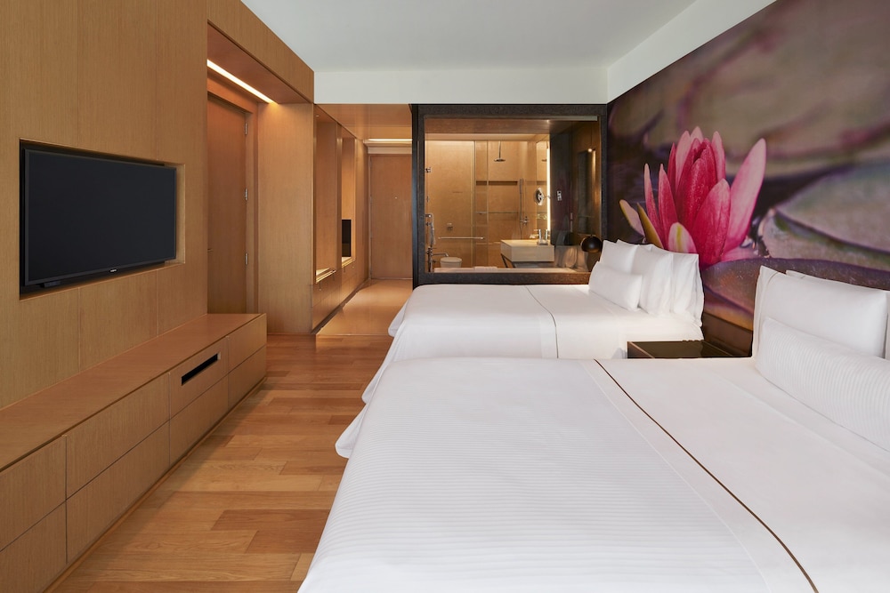 Executive Room, 2 Twin Beds, Non Smoking, Balcony - Photo 1