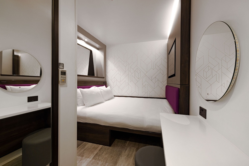 Room, 1 King Bed photo 2