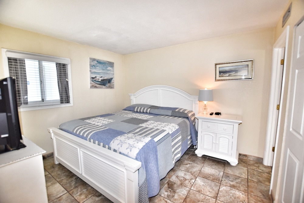 Condo, 2 Bedrooms photo 3