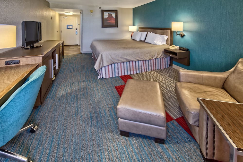 Room, 1 King Bed, Non Smoking - Photo 8
