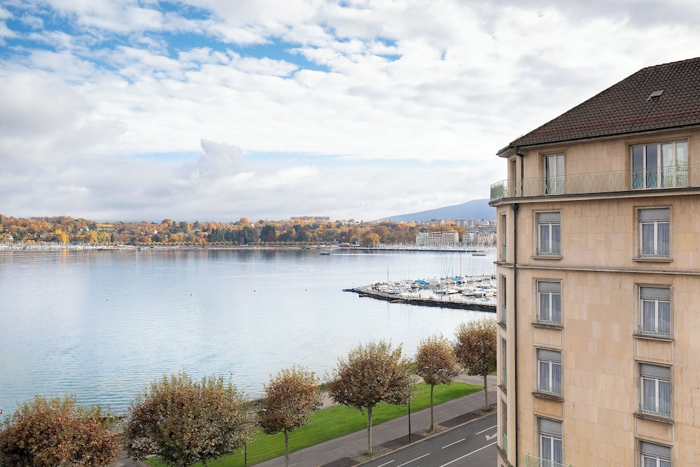 Premium Room, Partial Lake View