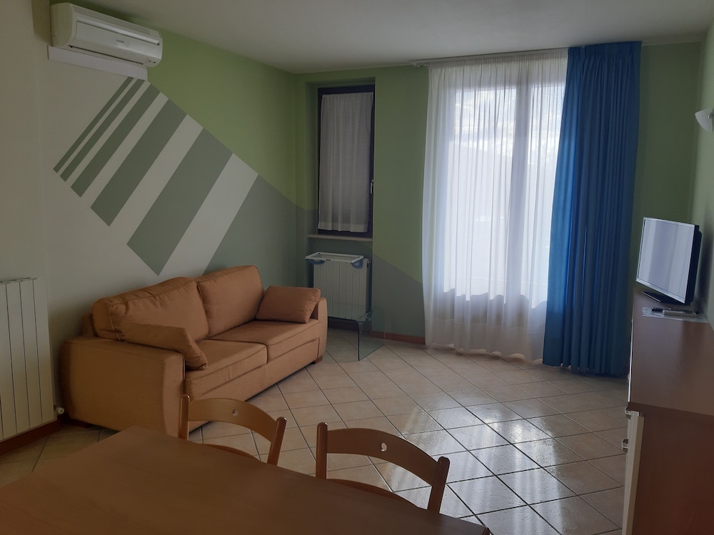 Grand Apartment, 2 Bedrooms photo 2