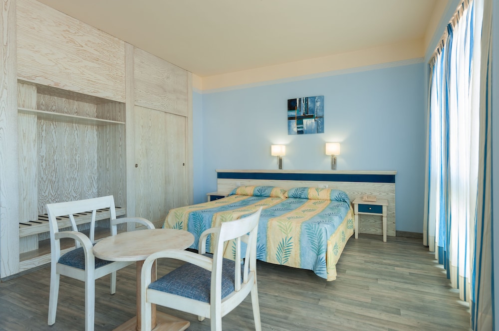 Triple Room, Sea View - Photo 3