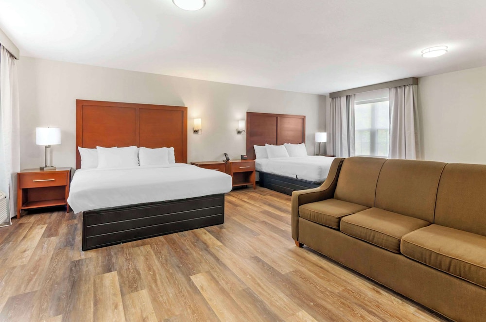 Suite, Multiple Beds, Non Smoking (Upgrade) - Photo 3