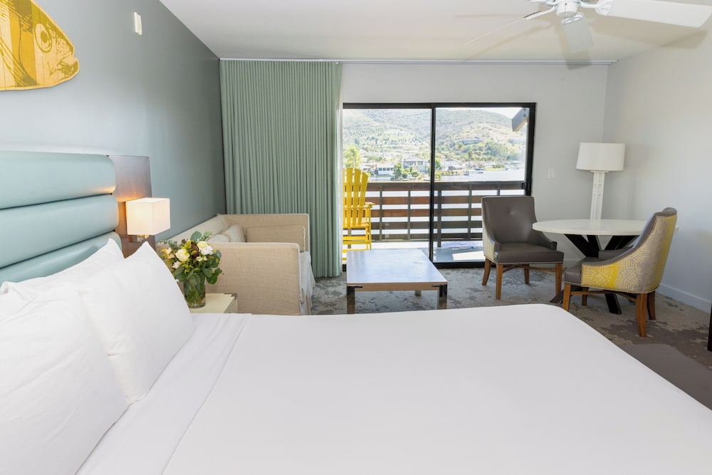 Premier Lake View King - Photo 1