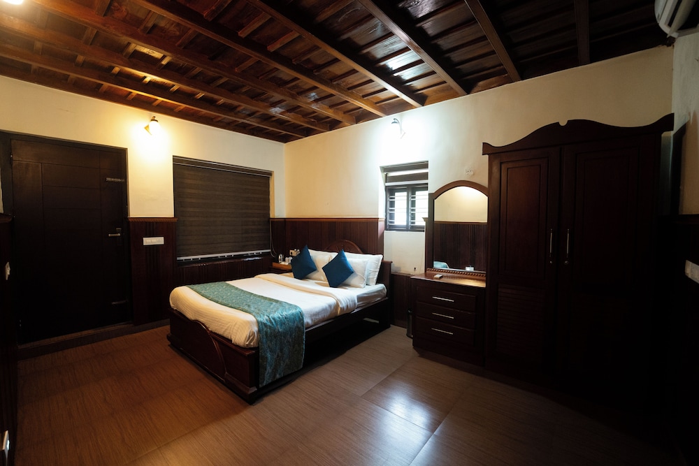Premier Room, Balcony, Hill View