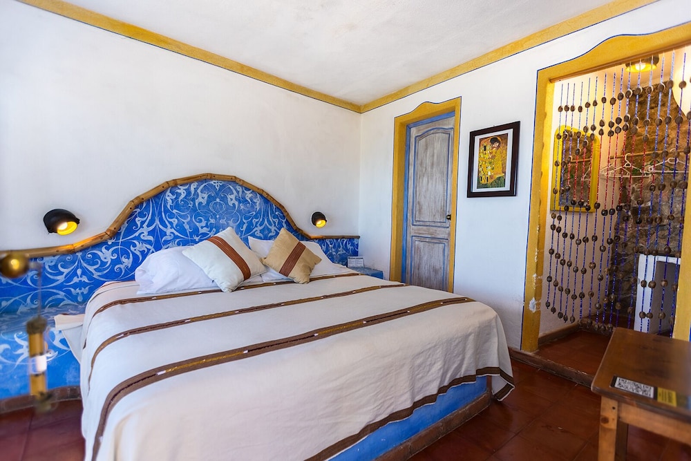 Romantic Suite, 1 King Bed, Non Smoking, Lake View photo 1