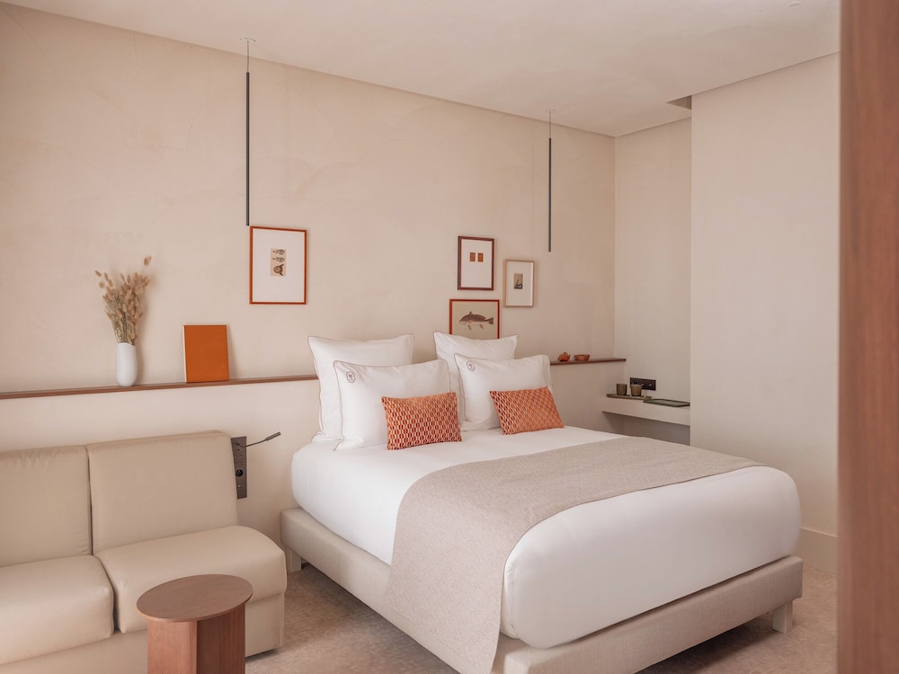 Suite, Balcony