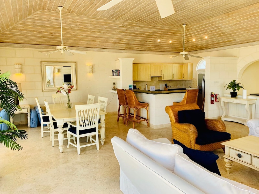 Luxury Townhome, 2 Bedrooms, Balcony, Courtyard Area photo 3