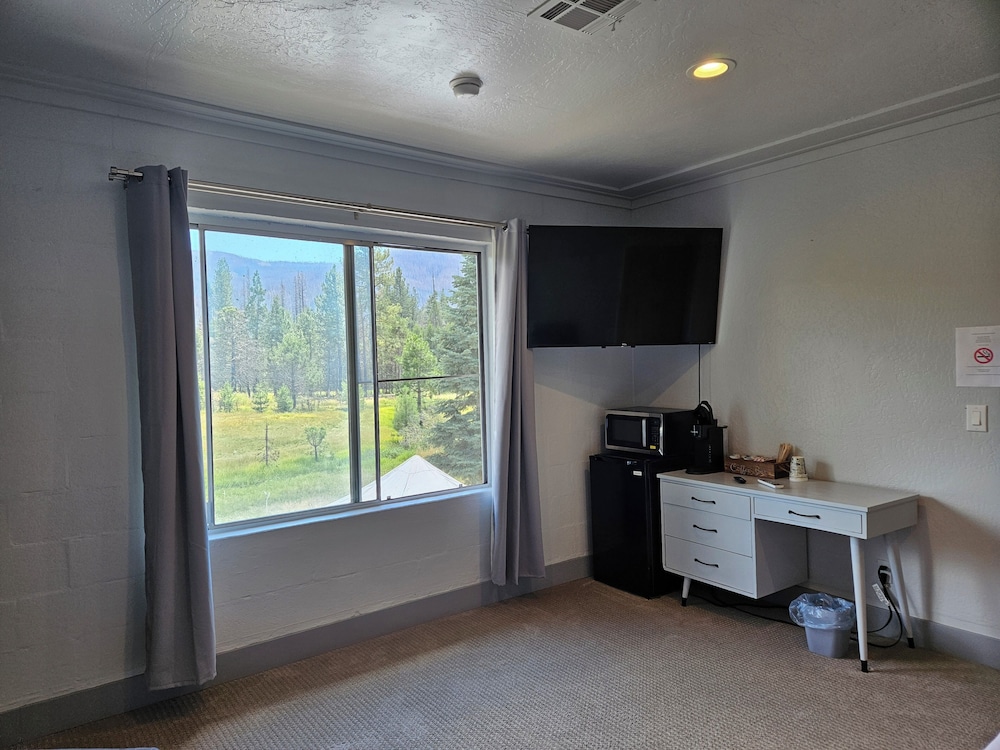 Room - Photo 8