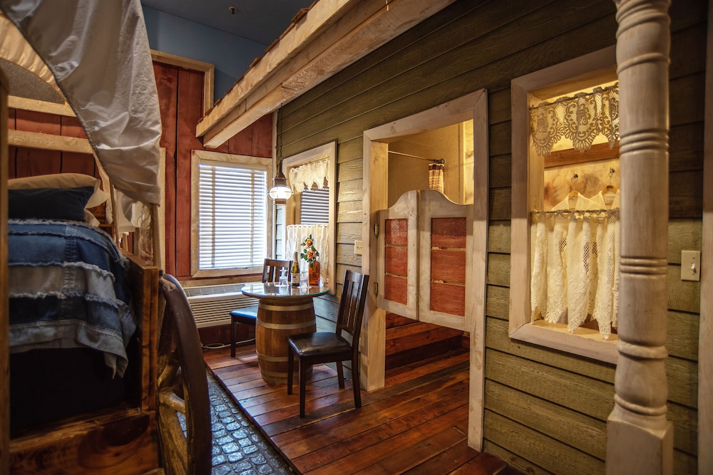 Room (Wild West) - Photo 3