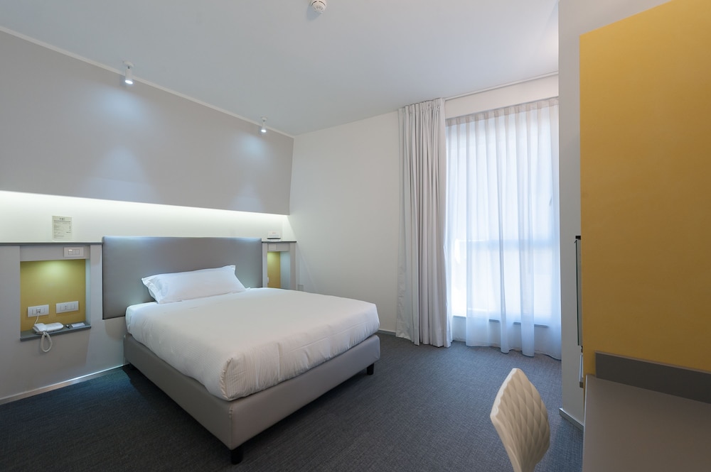 Room, 1 Large Twin Bed photo 2
