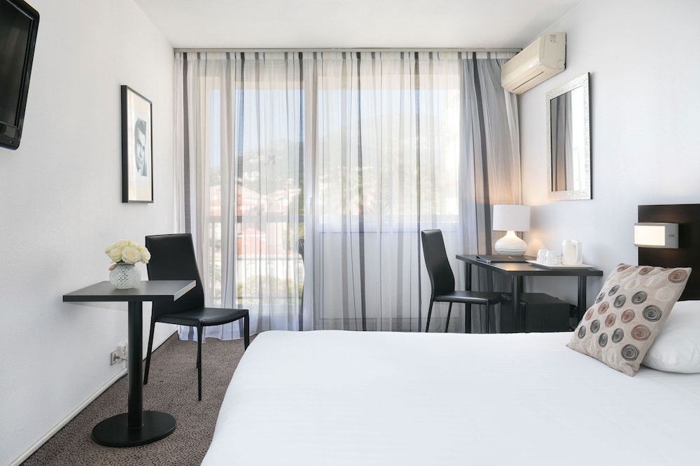 Superior Room, 1 King Bed, Non Smoking, Balcony (Twin bed on request) - Photo 6