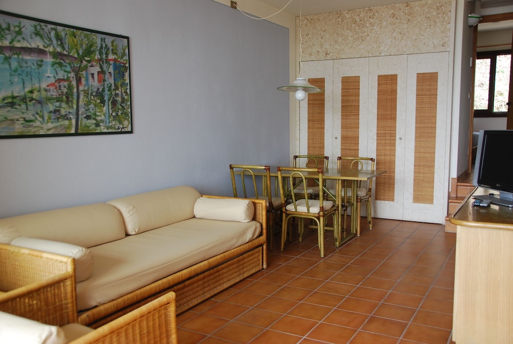 Apartment, 2 Bedrooms, Kitchenette, Lake View - Photo 3