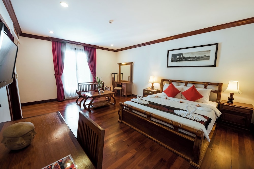 Executive Suite - Photo 1