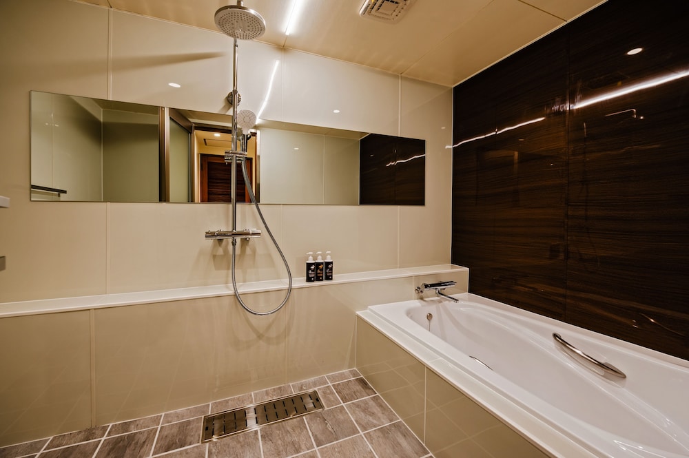 Deluxe Family Room (Japanese Western Style), Non Smoking - Photo 5