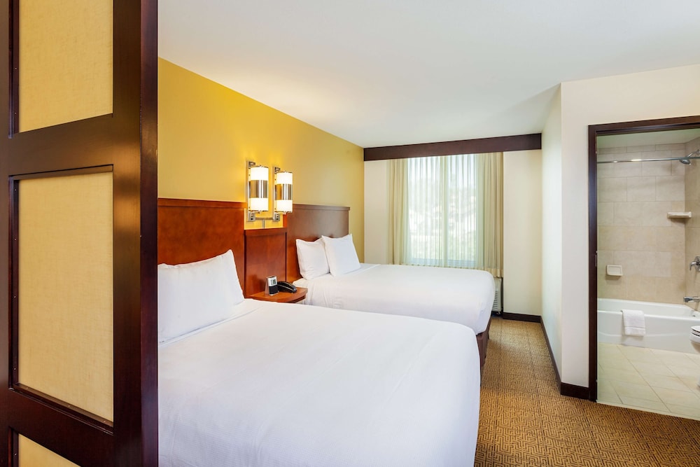 Standard Room, 2 Queen Beds - Photo 2