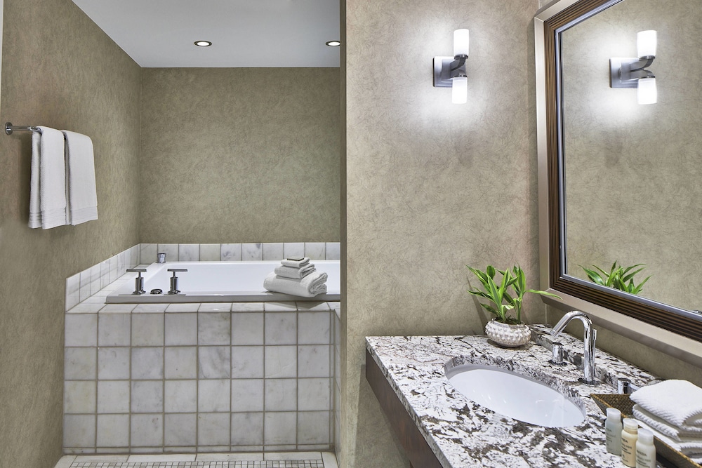 Executive Suite, 1 Bedroom, City View - Photo 13