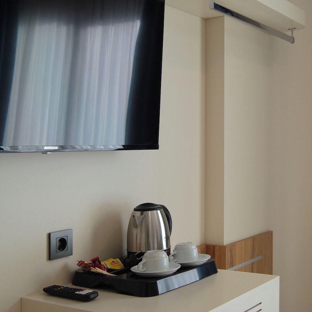 Deluxe Double Room Single Use, City View photo 2