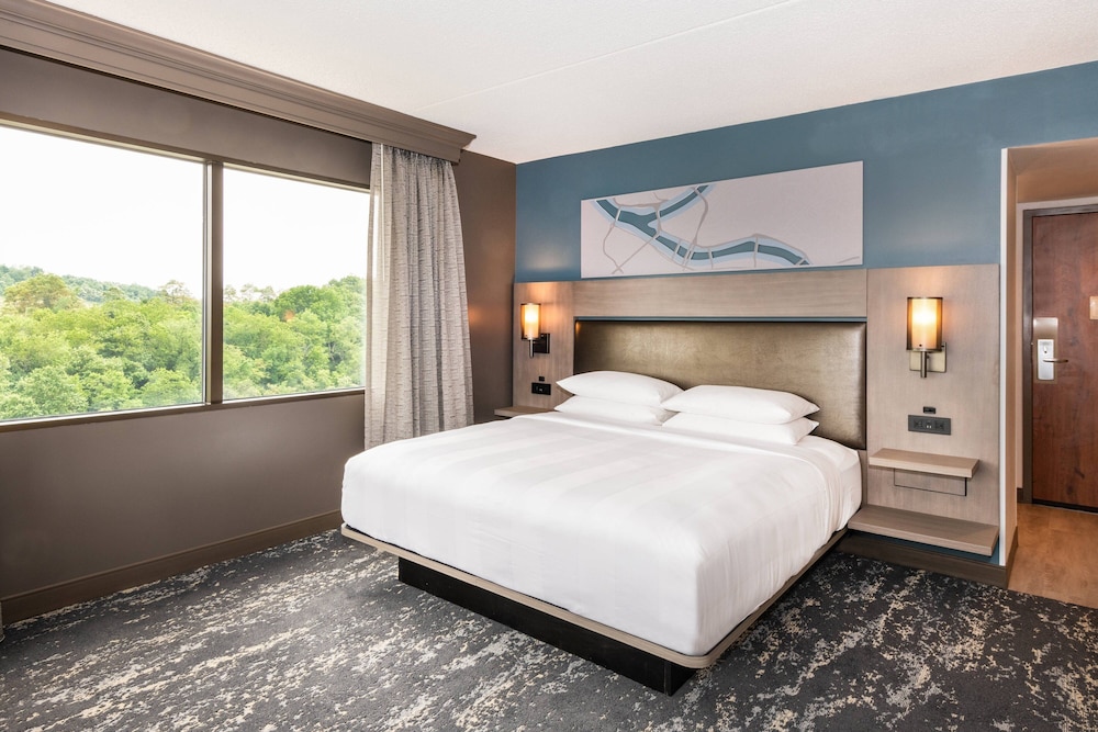 Club Room, 1 King Bed - Photo 4