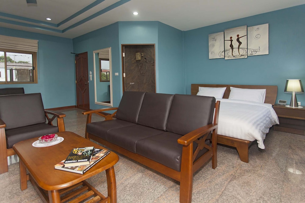 Deluxe Double Room, 1 King Bed, Balcony photo 3