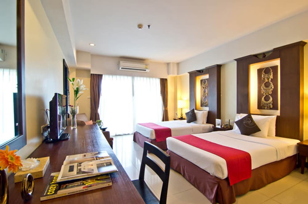 Deluxe Room, City View - Photo 9