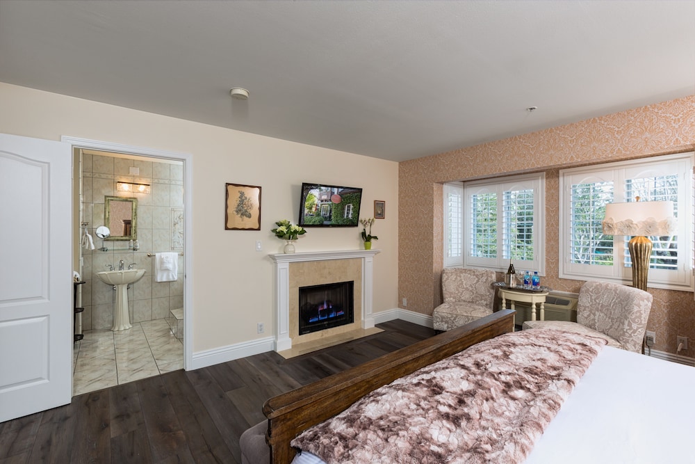 Luxury Double Room, 1 King Bed (Room 05 - LUXURY PREMIUM ) photo 2