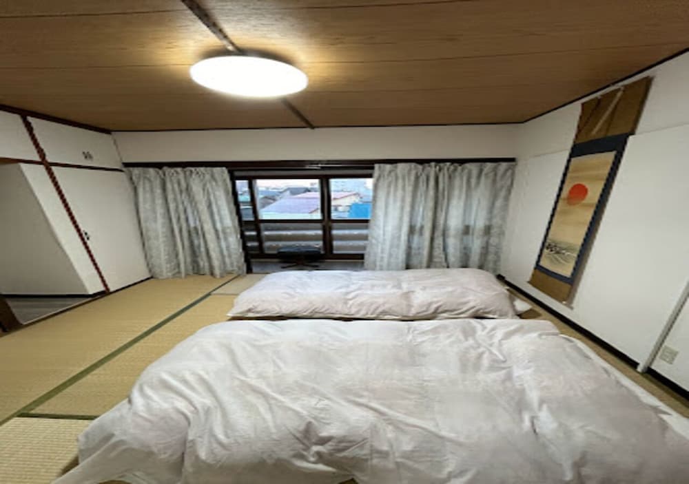 Basic House photo 2
