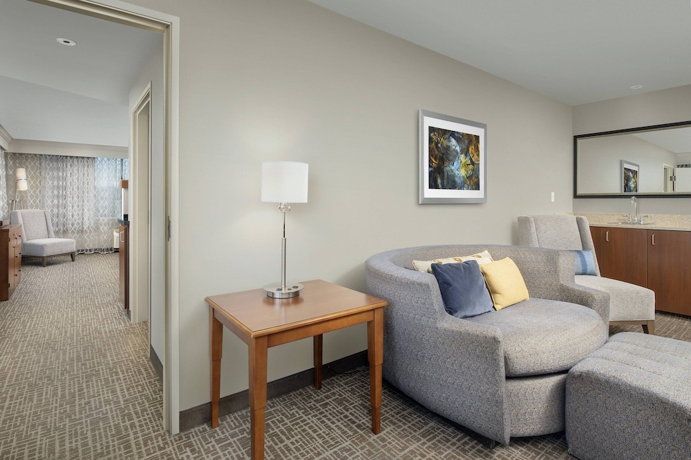 Suite, 1 Bedroom, Corner - Photo 2