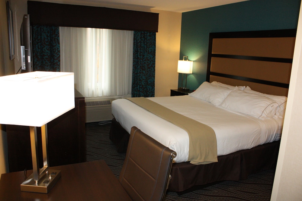 Room, 1 King Bed, Accessible, Non Smoking (Hearing) - Photo 1
