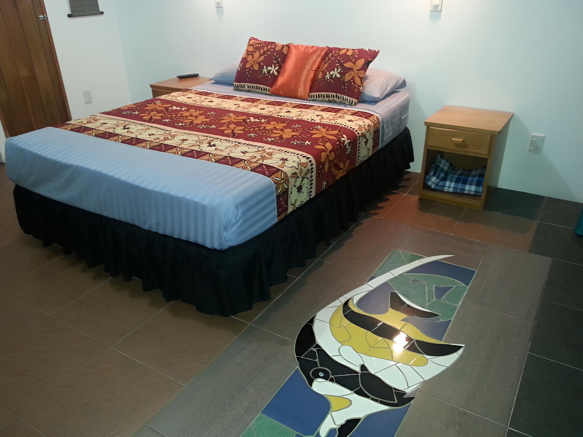 Studio, 1 Queen Bed, Ensuite, Garden View photo 3