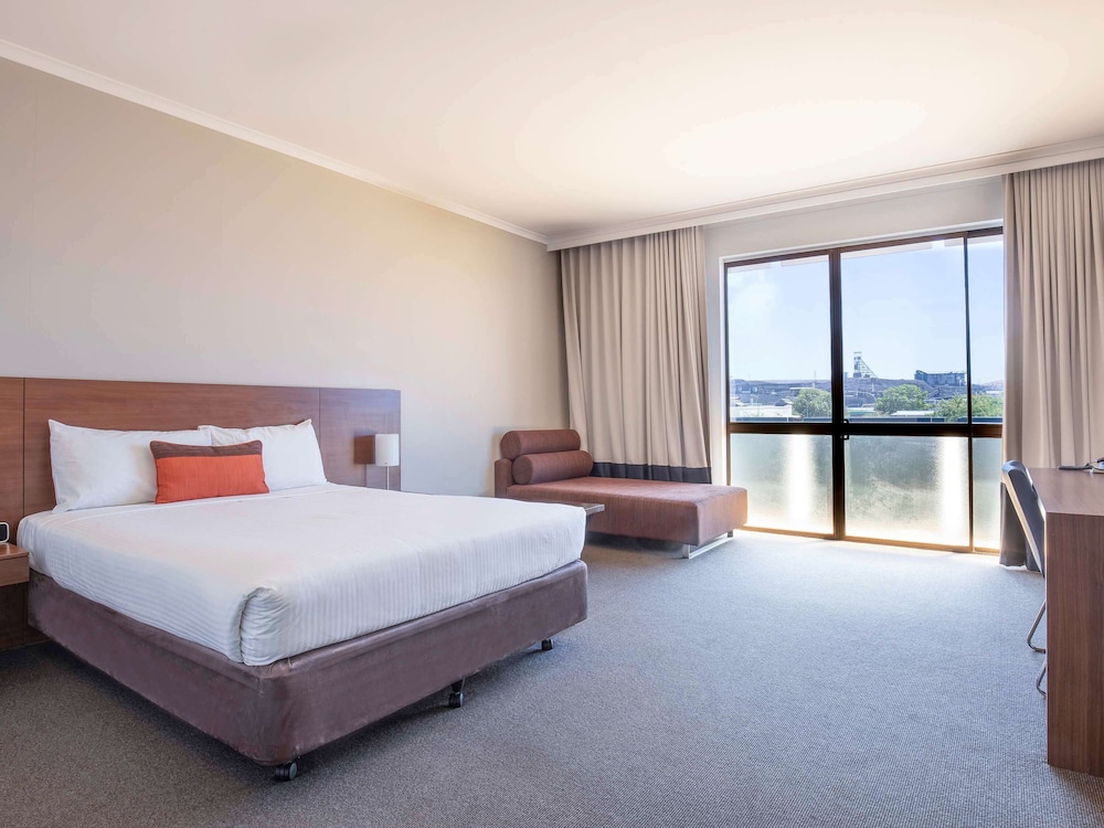 Standard Room, 1 Queen Bed - Photo 1