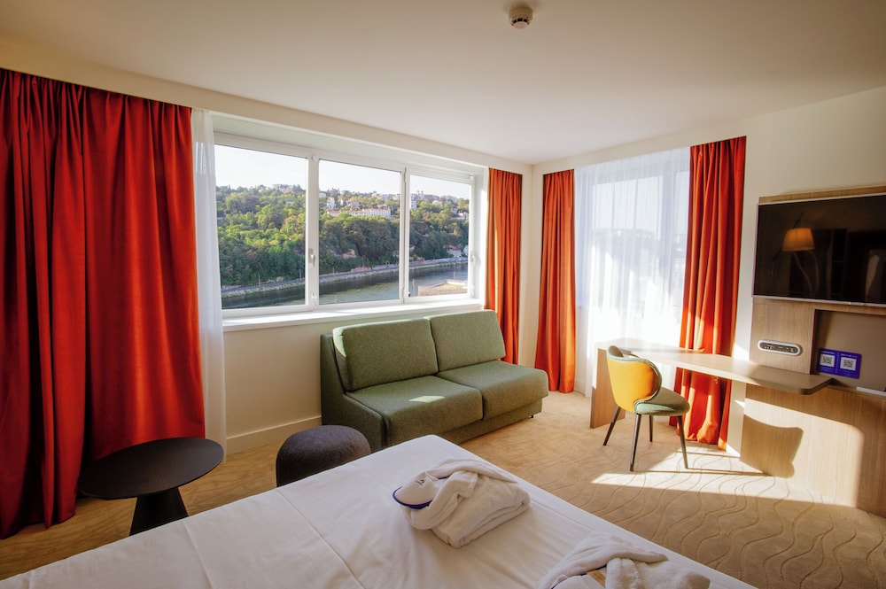 Executive Room, 1 Double Bed with Sofa bed, River View - Photo 3