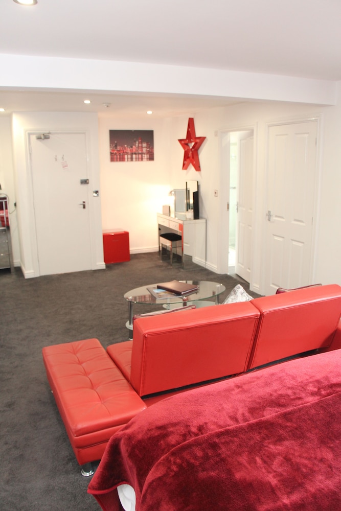 Large King Room - Photo 9