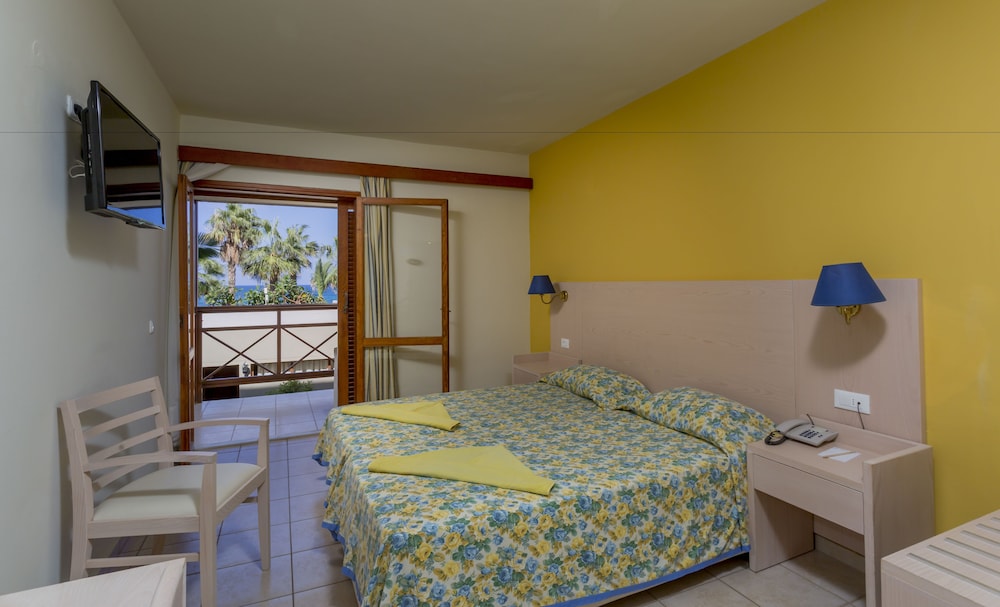 Standard Room, Partial Sea View
