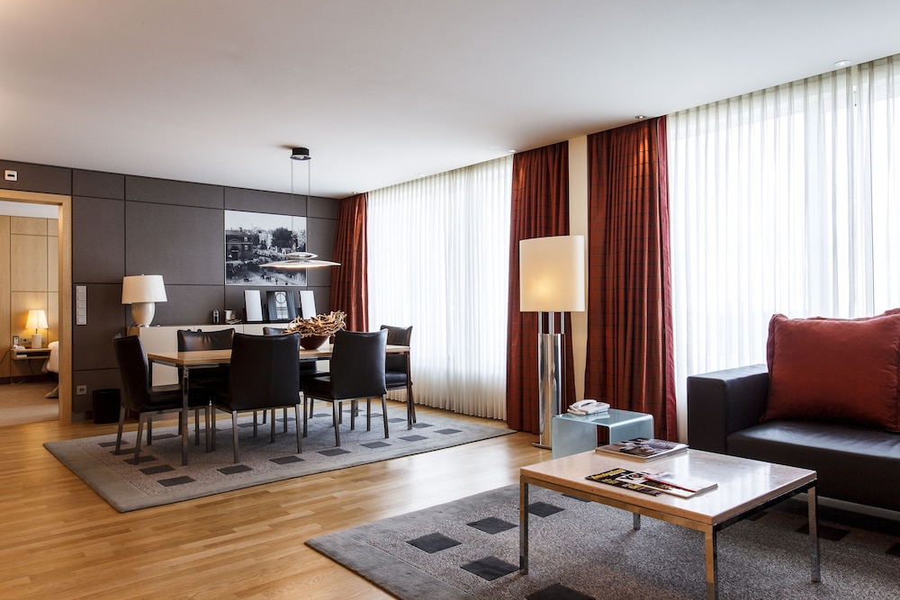 Suite (Senator) photo 2
