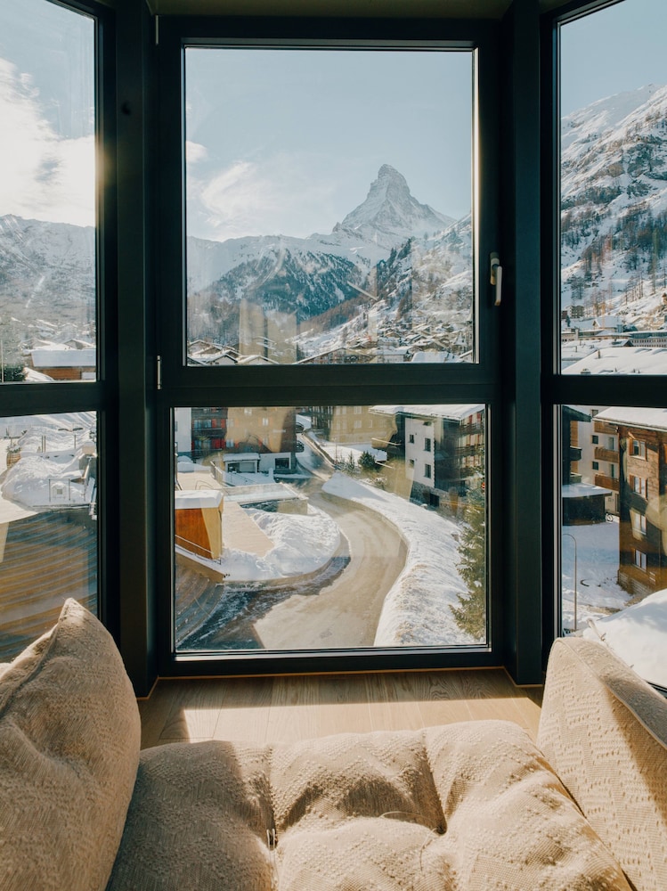 Panorama Suite with Matterhorn view - Photo 7