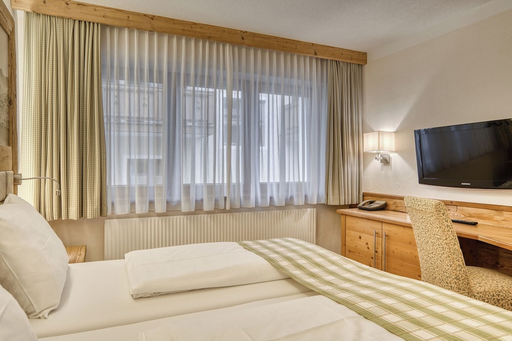 Basic Double Room photo 2