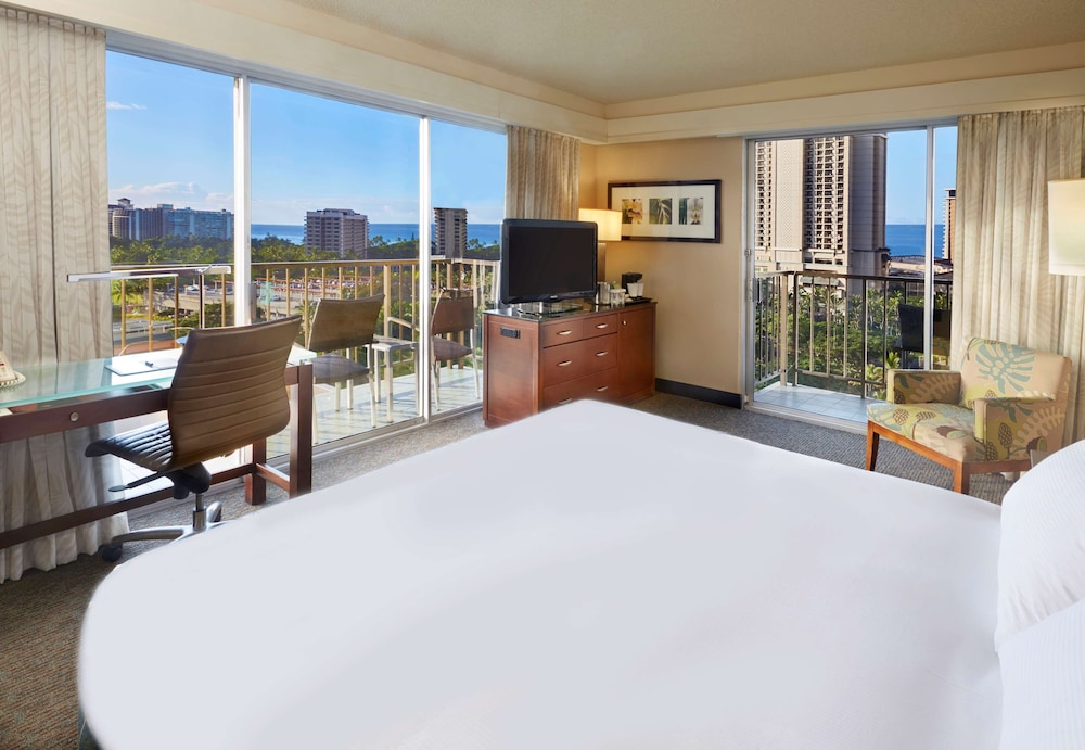Suite, 1 King Bed, Corner (Park Ocean View, 2 Balconies) - Photo 1