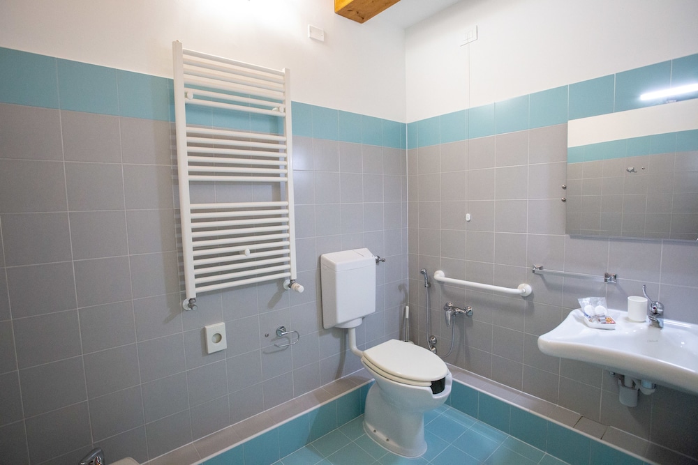 Twin Room - Photo 7