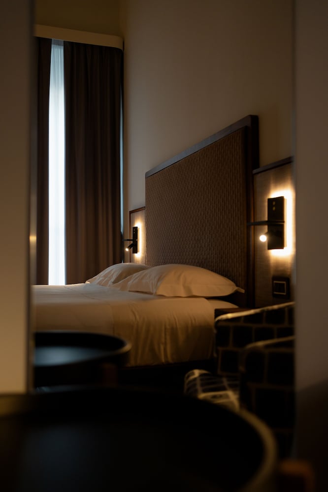 Deluxe Room, 1 King Bed, City View, Tower
