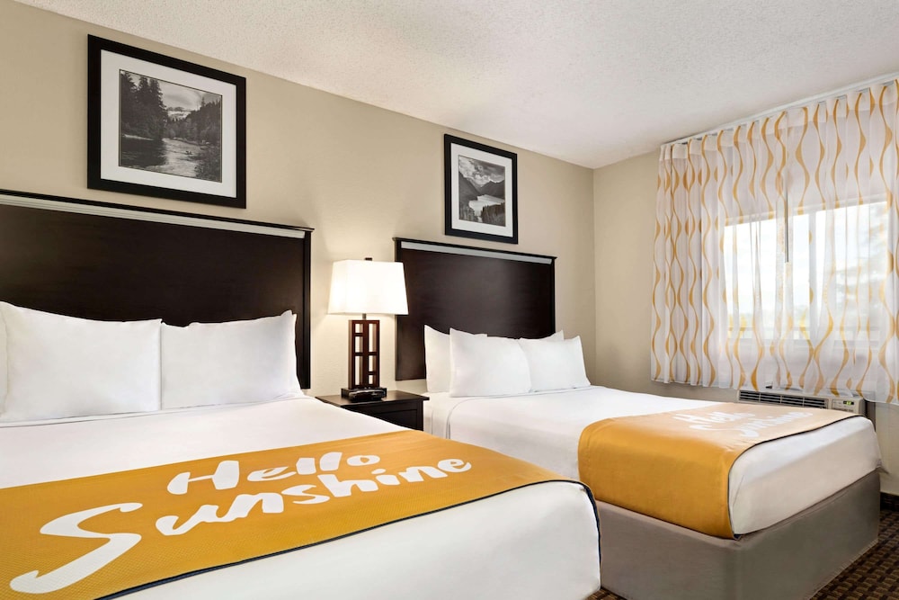 Room, Multiple Beds, Non Smoking (2nd Floor Only) - Photo 2